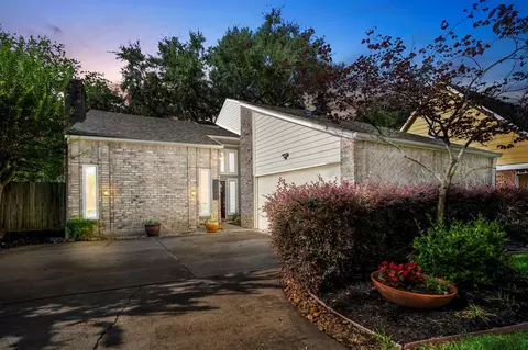 12523 Burgoyne Dr, Houston, TX 77077