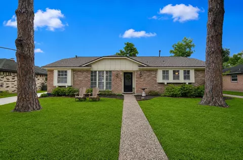 9718 Springmont Dr, Houston, TX 77080