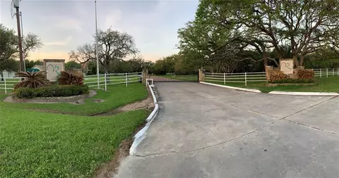 90 River Tree Dr, Blessing, TX 77419 photo 8