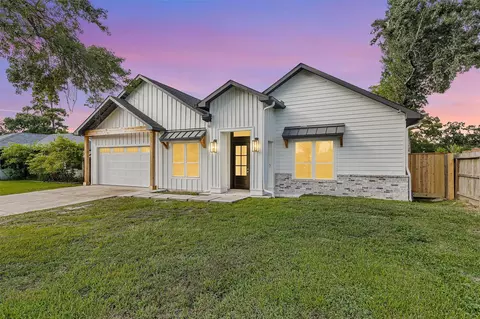 1806 De Milo Dr, Houston, TX 77018