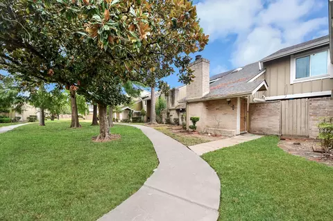 6142 W Airport Blvd #15, Houston, TX 77035