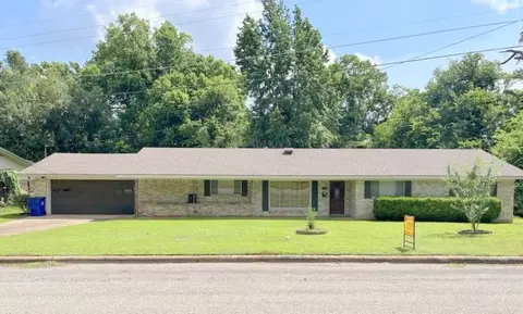 302 Cordell Dr, Crockett, TX 75835