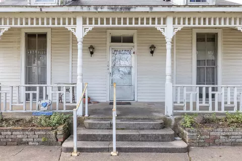 104 6th St, Glidden, TX 78943