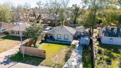 5002 Chennault Rd, Houston, TX 77033