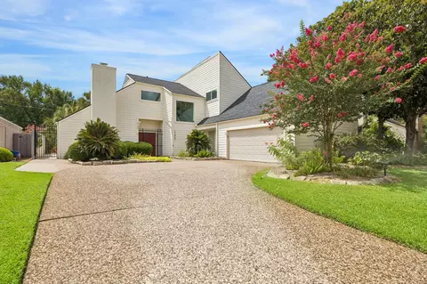 11931 Carriage Hill Dr, Houston, TX 77077