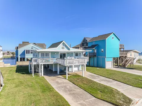 16904 Beachcomber Dr, Galveston, TX 77554