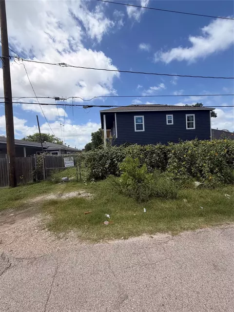 4619 Maggie St #A, Houston, TX 77051