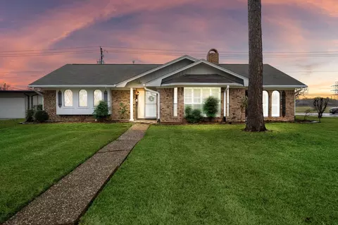 4912 Goose Creek Dr, Baytown, TX 77521