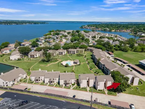 View/Area - 301- Building D Lakeview Ter, Conroe, TX 77384 photo 4 of 6