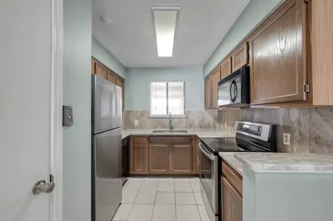 Kitchen - 301- Building D Lakeview Ter, Conroe, TX 77384 photo 2 of 2