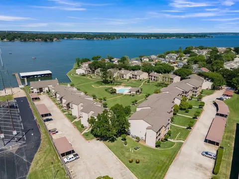 View/Area - 301- Building D Lakeview Ter, Conroe, TX 77384 photo 3 of 6