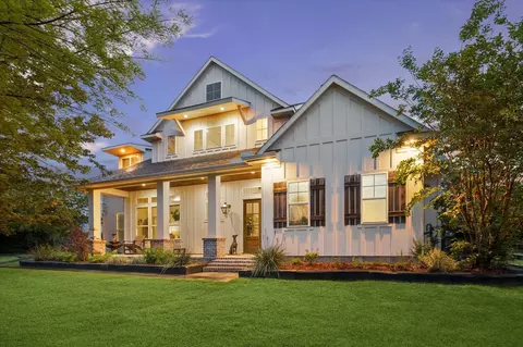 1815 Charter St, Columbus, TX 78934