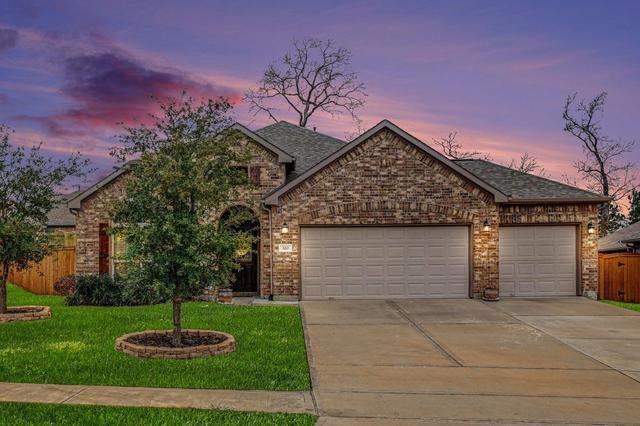 320 Red Maple Ln, Conroe, TX 77304