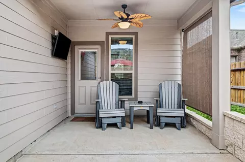 Exterior - 320 Red Maple Ln, Conroe, TX 77304 photo 5 of 7