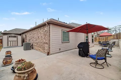 Exterior - 320 Red Maple Ln, Conroe, TX 77304 photo 7 of 7