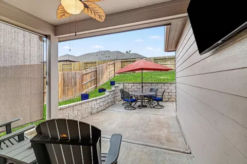 Exterior - 320 Red Maple Ln, Conroe, TX 77304 photo 6 of 7