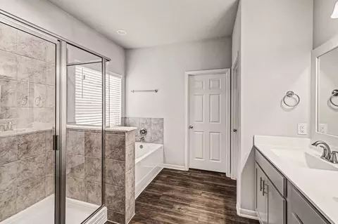 Bath - 320 Red Maple Ln, Conroe, TX 77304 photo 1 of 3