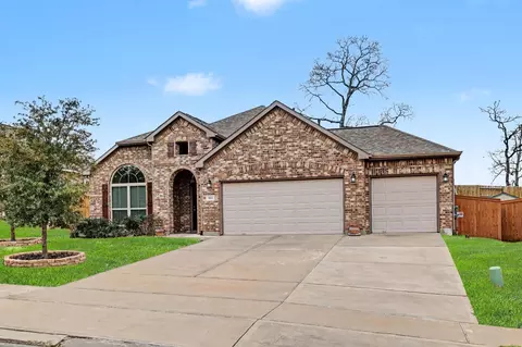 Exterior - 320 Red Maple Ln, Conroe, TX 77304 photo 4 of 7
