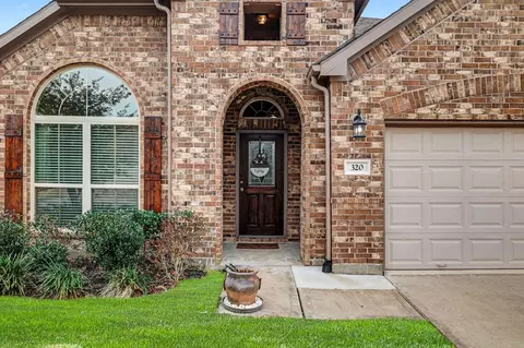 Exterior - 320 Red Maple Ln, Conroe, TX 77304 photo 2 of 7