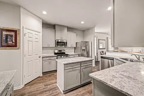 Kitchen - 320 Red Maple Ln, Conroe, TX 77304 photo 2 of 3