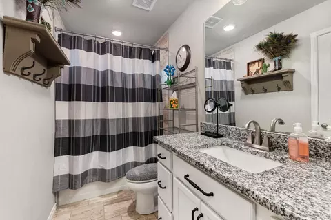 Bath - 3440 Utah Ct, Bryan, TX 77808 photo 3 of 3