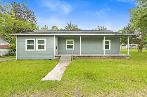 621 Fisher St, New Waverly, TX 77358