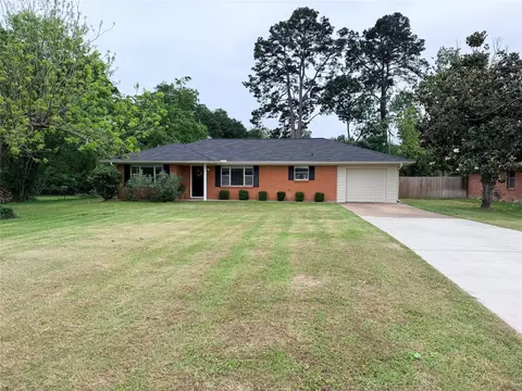 2111 Bush Dr, Huntsville, TX 77320