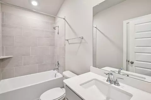 Bath - 2811 Duchess Dr, Rosenberg, TX 77471 photo 1 of 5