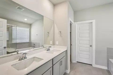 Bath - 2811 Duchess Dr, Rosenberg, TX 77471 photo 3 of 5