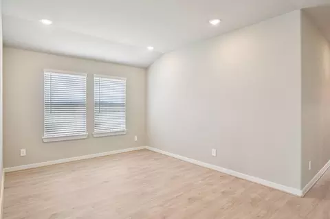 Living - 2811 Duchess Dr, Rosenberg, TX 77471 photo 8 of 10