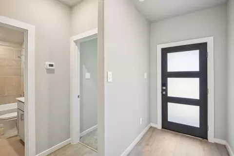 Entry Way - 2811 Duchess Dr, Rosenberg, TX 77471 photo 2 of 4