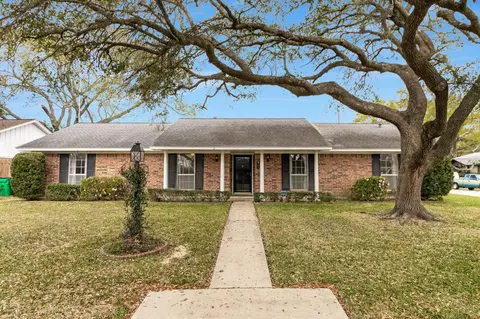 2206 Cedar Creek Dr, Baytown, TX 77520