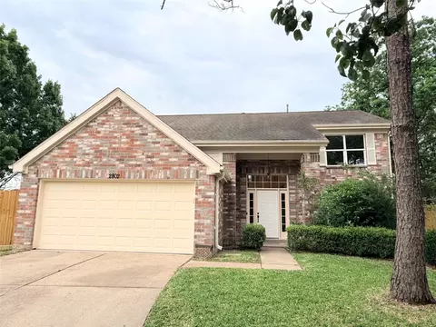 2802 Sunshine Cir, Sugar Land, TX 77479