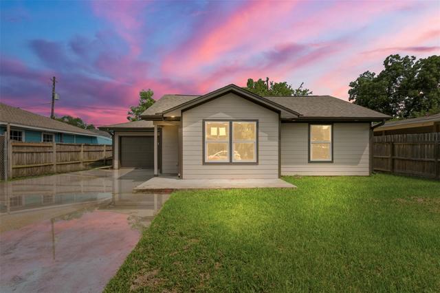 2403 Raymond St, Pasadena, TX 77506