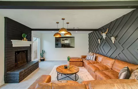 9614 Springmont Dr, Houston, TX 77080