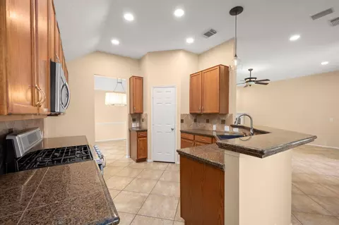 Kitchen - 2007 Louetta Spring Dr, Spring, TX 77388 photo 4 of 4