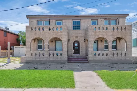 915 8th St, Galveston, TX 77550