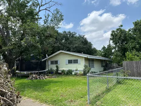 8546 Western Dr, Houston, TX 77055
