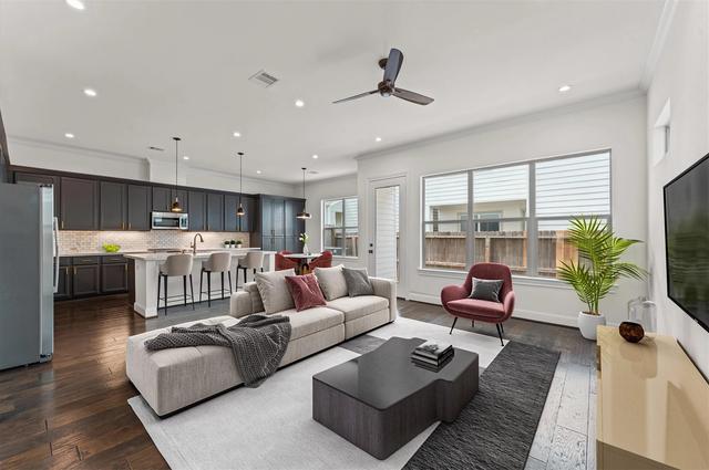 8806 Hollywood Garden Lane Ln, Houston, TX 77080