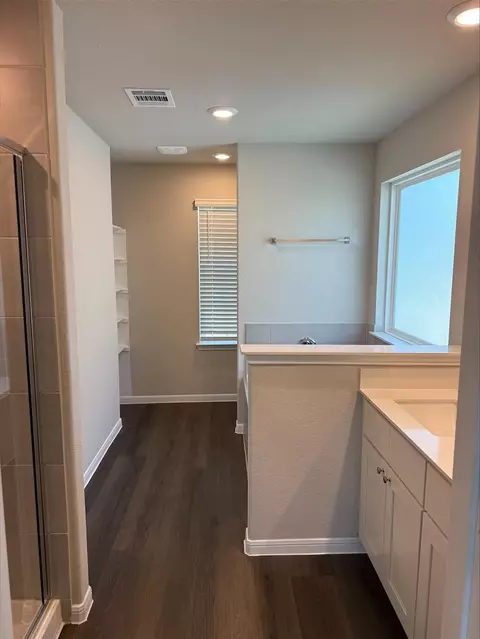 Bath - 2352 Pipefish Dr, Conroe, TX 77384 photo 1 of 6