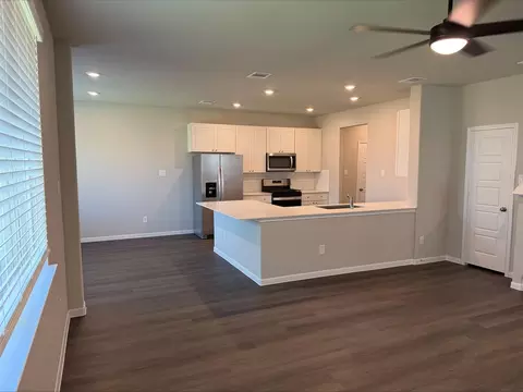Living - 2352 Pipefish Dr, Conroe, TX 77384 photo 2 of 4