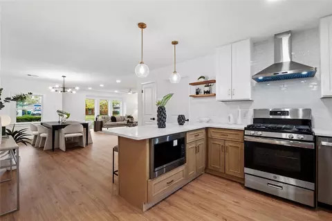 5023 Redstart St, Houston, TX 77035