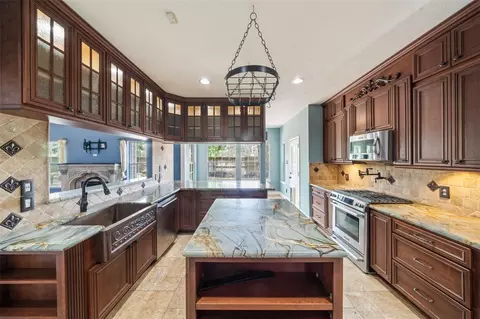 2502 Sea Horse Ct, Seabrook, TX 77586