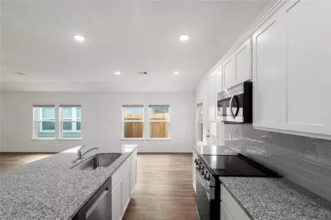 506 Oak Chase Ave, Dayton, TX 77535