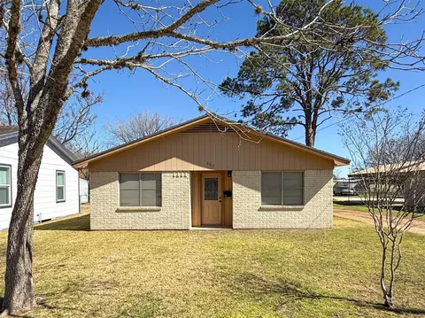 503 S Texana St, Hallettsville, TX 77964