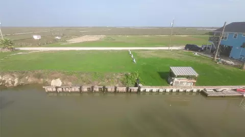 30 Private Road 642, Matagorda, TX 77457