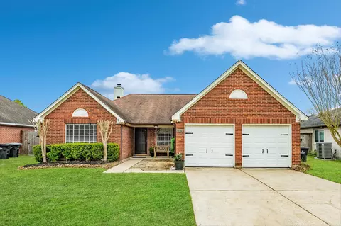 3210 Deer Trail Dr, Alvin, TX 77511