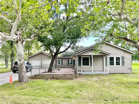 14414 2nd St, Santa Fe, TX 77517