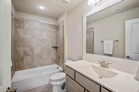 Bath - 7502 Windsor Park Ct, Spring, TX 77379 photo 4 of 4