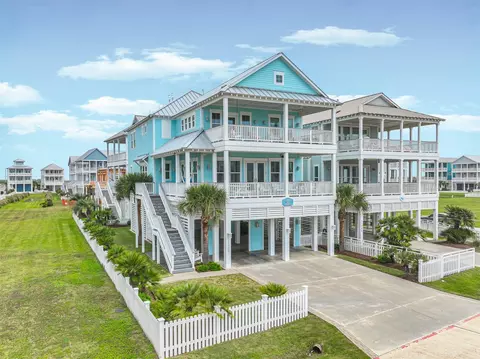 11386 Beachside Dr, Galveston, TX 77554